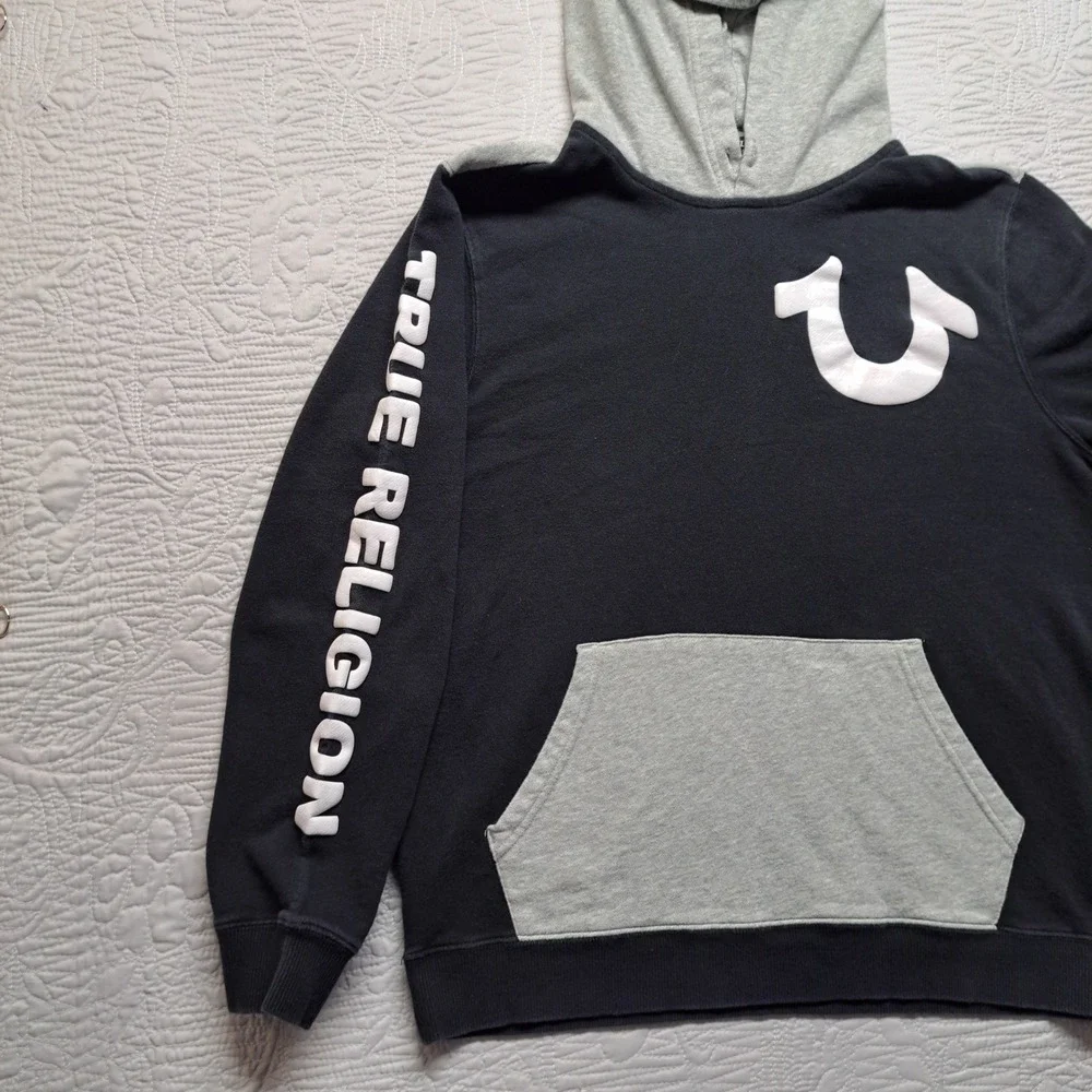 True Religion Color Block Pullover Hoodie Mens Medium Black Grey Excellent Logo